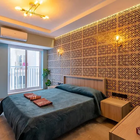 B8 Luxury Palm - Happy St. Paul's Bay